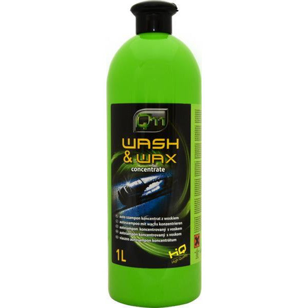 Een groene fles met zwart deksel, ontworpen om een krachtige reinigingsoplossing te leveren bij gebruik met een Auto shampoo wash & wax Q11 schuimpistool.